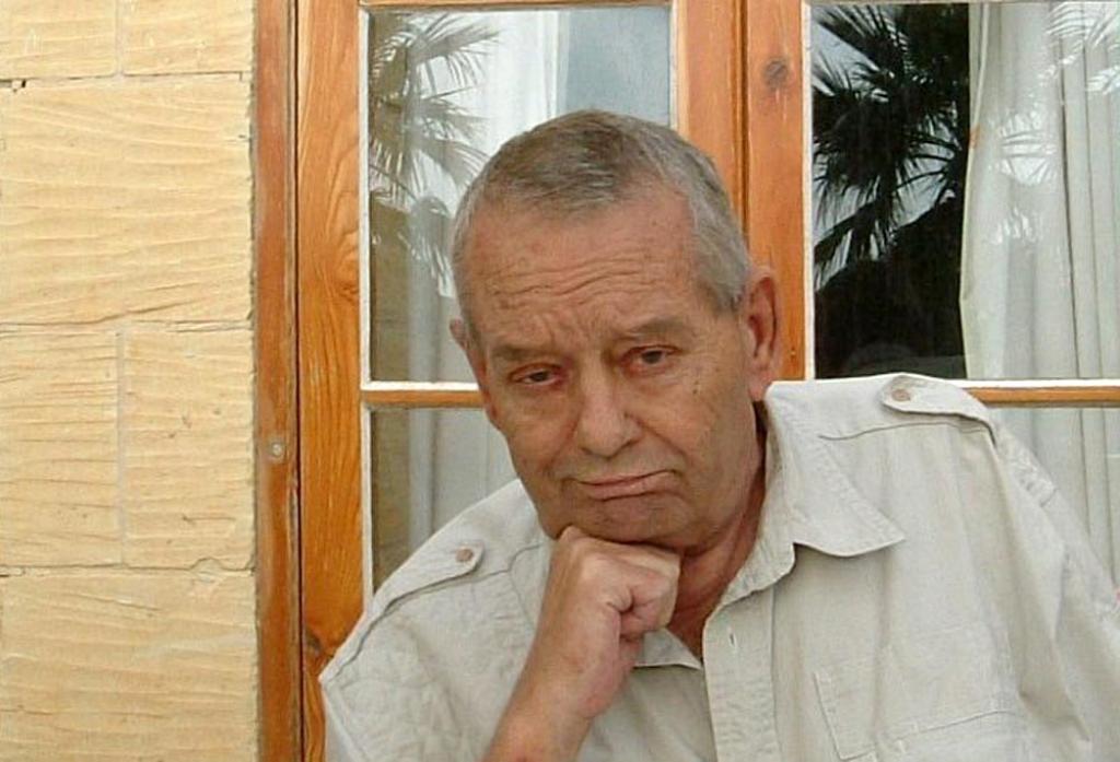Cuatro libros esenciales para descubrir a A. J. Quinnell, el maestro del thriller de acción