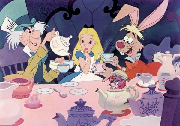 Alicia en el País de las Maravillas: 75 años de un viaje que convirtió el absurdo en arte