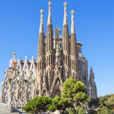 Barcelona resucita las campanas perdidas de Gaudí en monumental concierto