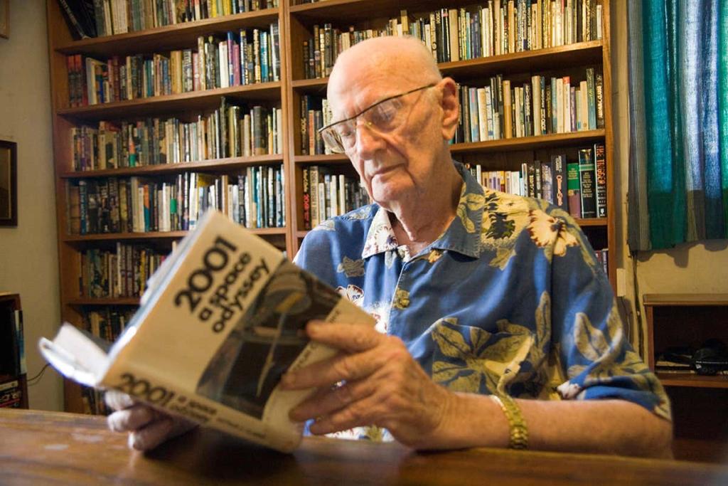 Arthur C. Clarke: el visionario que predijo los satélites