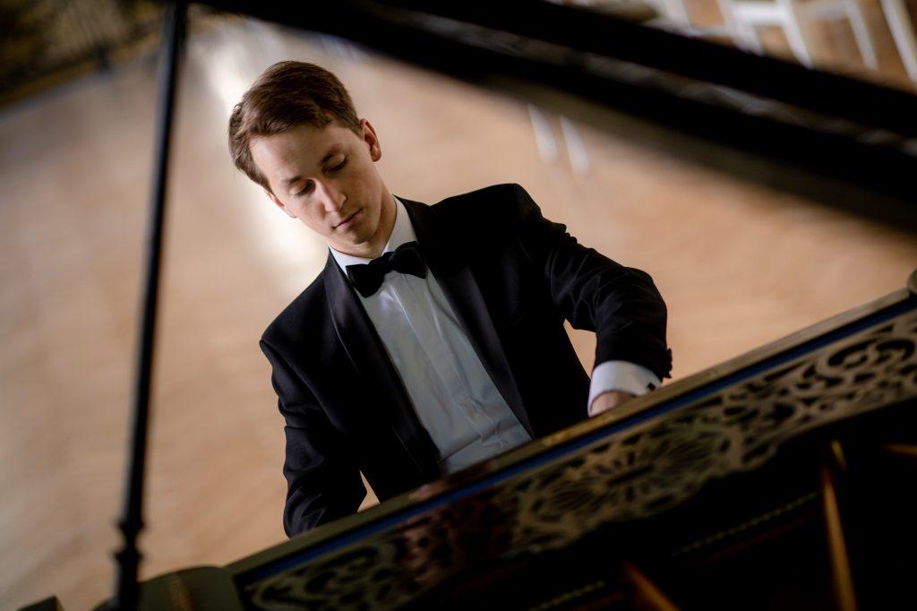 Concierto Todo Beethoven: una velada con el Emperador y la Heroica en las manos de Daumants Liepiņš