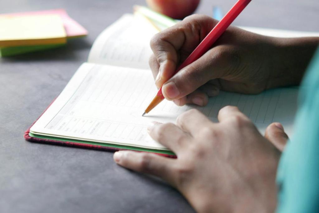 La lectura y la escritura a mano, actividades esenciales para el aprendizaje profundo en la era digital