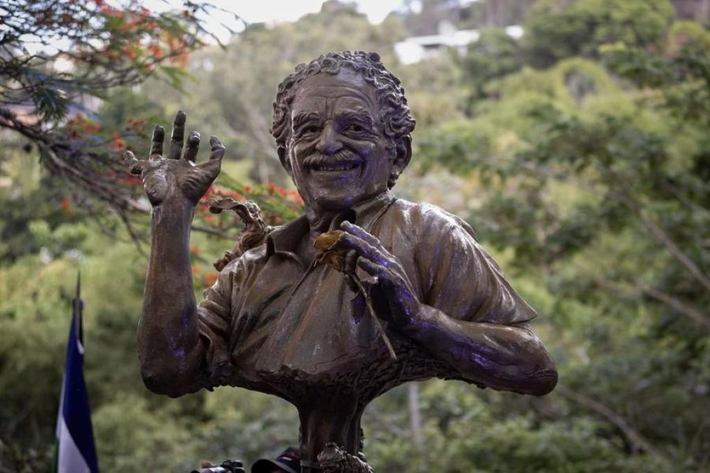 Caracas rinde homenaje a Gabriel García Márquez con una escultura inspirada en Macondo