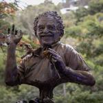 Caracas rinde homenaje a Gabriel García Márquez con una escultura inspirada en Macondo
