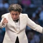 Gustavo Dudamel se despide de Los Ángeles con un concierto benéfico por Venezuela