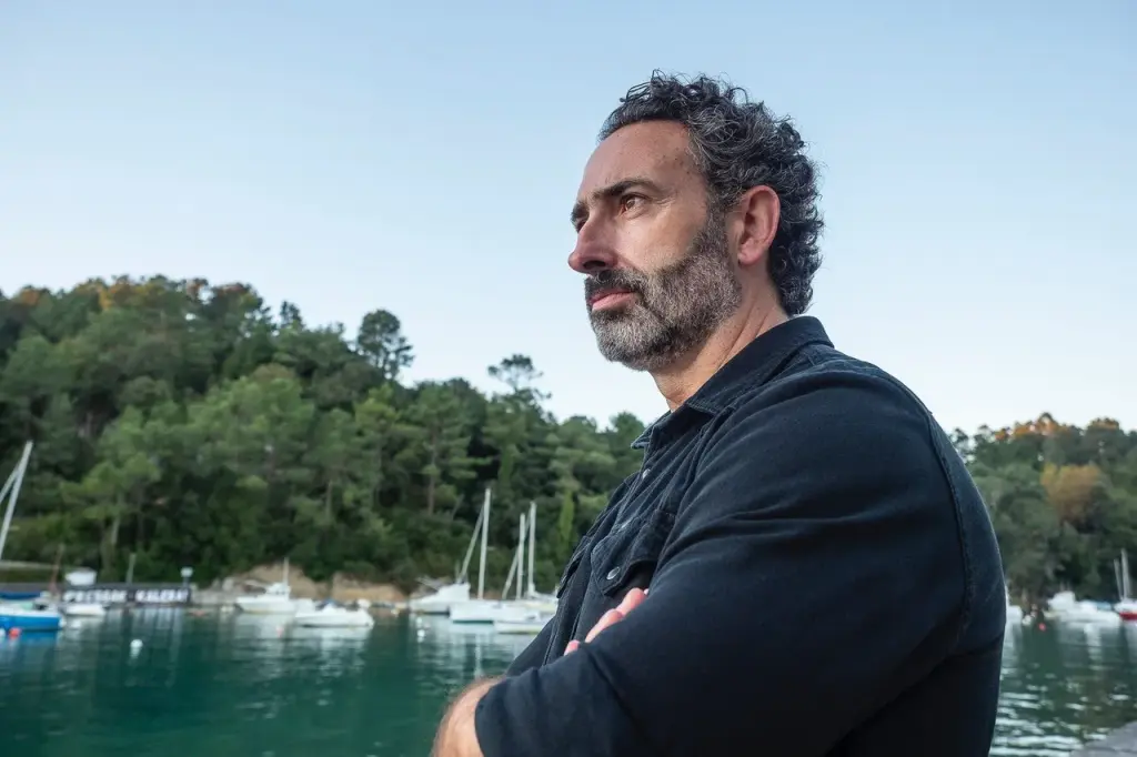 Cuando lo cotidiano tiembla: el alumbramiento literario de Antes del volcán