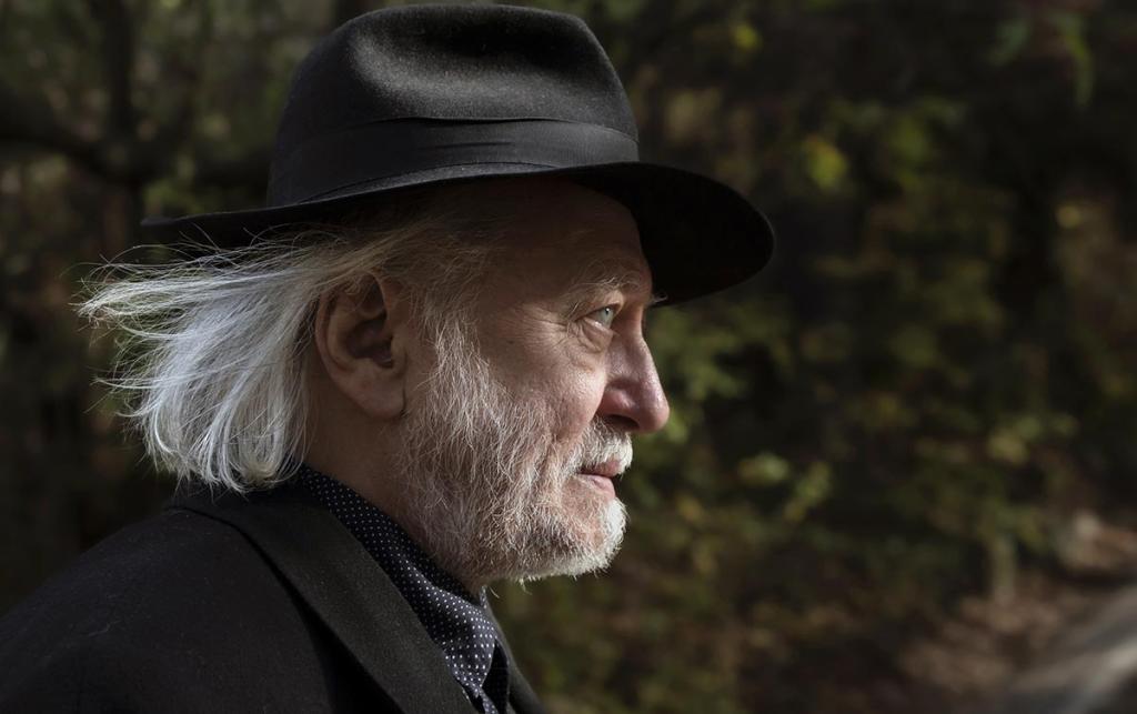 Premio Nobel para László Krasznahorkai: un autor que habla desde el filo del colapso