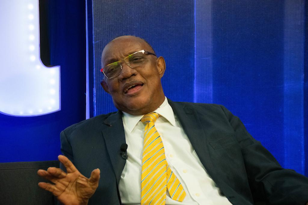 Mateo Morrison: La poesía como forma de resistencia