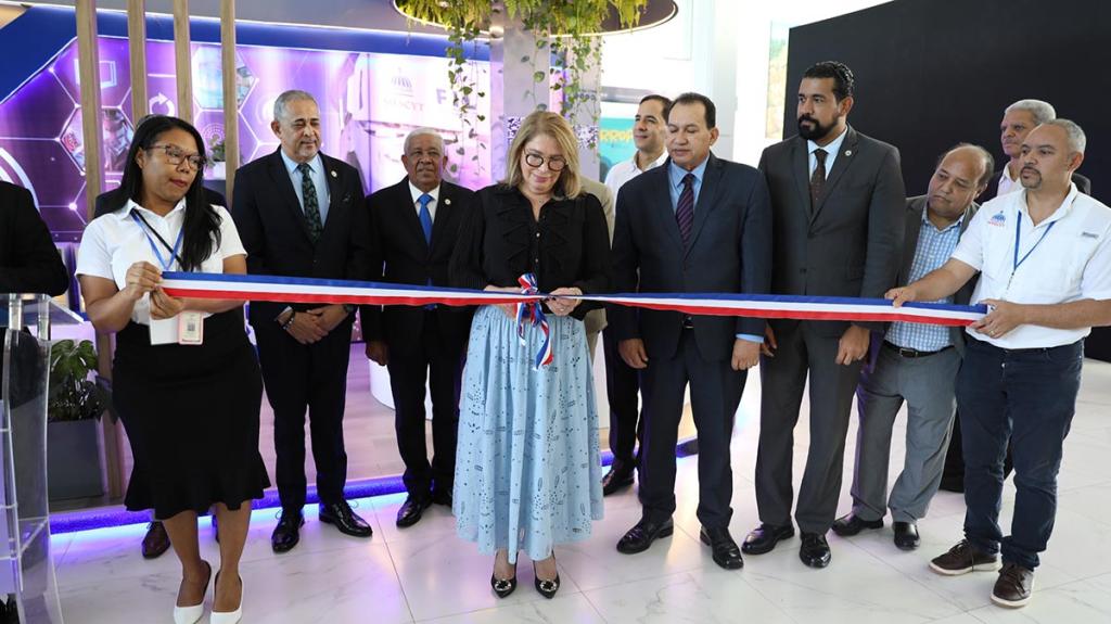 El MESCYT inaugura su stand en la XXVII Feria Internacional del Libro Santo Domingo 2025