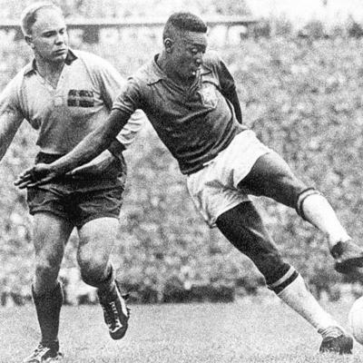 Una camiseta que cambió la historia: la mítica número 10 de Pelé será subastada en Nueva York