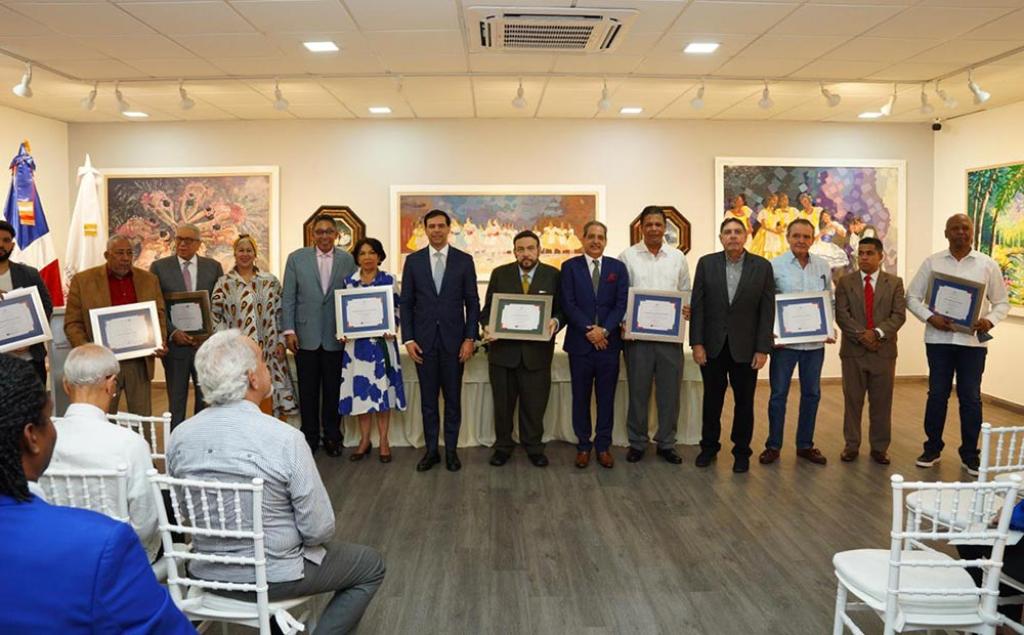 Ministerio de Cultura entrega los premios anuales de Literatura e Historia 2025