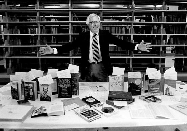 Ray Bradbury y la ominosa advertencia que sigue vigente: se puede destruir una cultura sin quemar un solo libro
