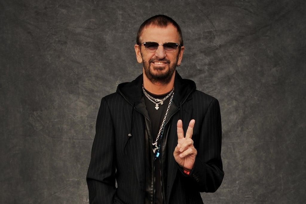 Ringo Starr: 86 años del hombre que marcó el ritmo de los Beatles y nunca dejó de sonreír
