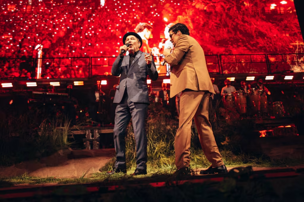 Rubén Blades electriza la residencia de Bad Bunny con un inesperado encuentro salsero