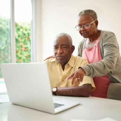 Aprender un idioma después de los 60 años: ventajas y beneficios de la actividad cognitiva