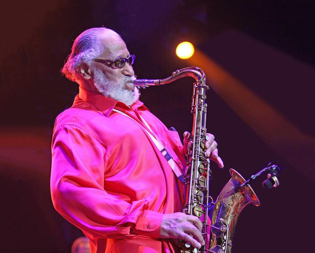 El adiós al último coloso del saxofón