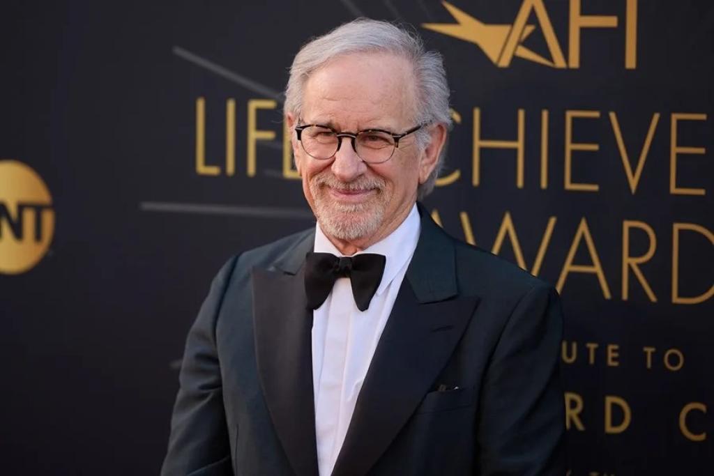 Steven Spielberg ingresa al exclusivo club EGOT con su primer Grammy
